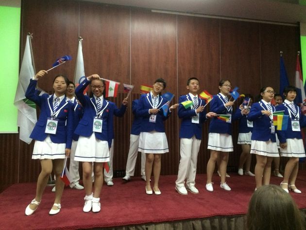 Heal the World framfördes av några av de kinesiska spelarna som är här