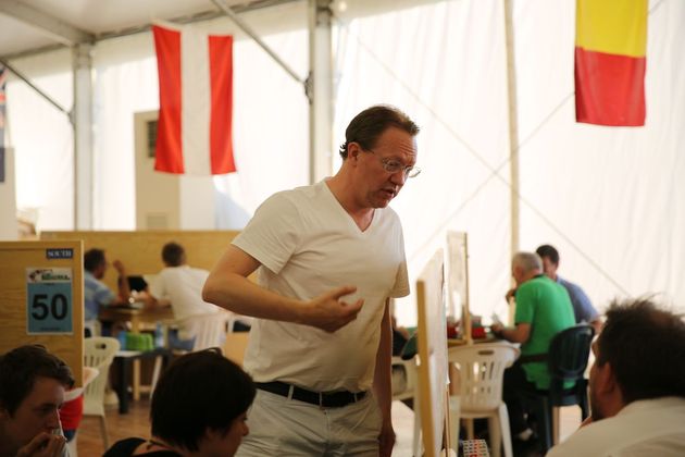 Peter Fredin lämnade bordet...