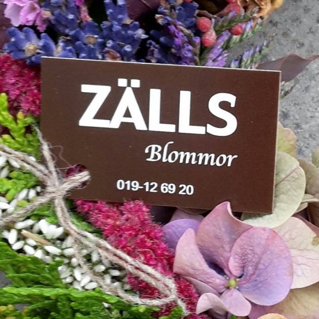 Zälls blommor i Örebro sponsrar med blombuketter. http://www.zallsblommor.se