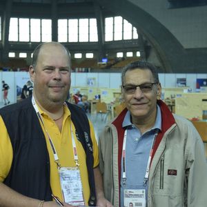 Micke med Samir Salib (notera linslusen Carina Wademark som smyger i bakgrunden)